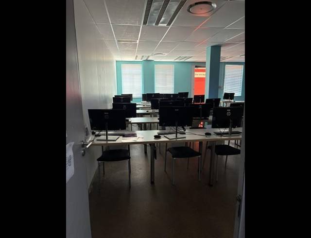 2,000M² OFFICE TO LET IN LA LUCIA